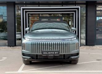 Образец цвета EOYY GREEN на автомобиле - №0