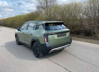 Образец цвета WILD GREEN на автомобиле - №3