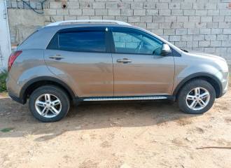 Образец цвета EAX SABLE BEIGE на автомобиле - №2