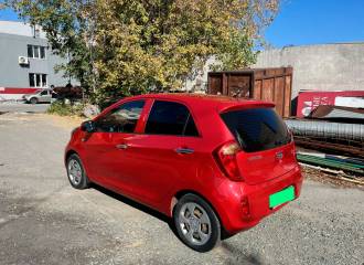 Образец цвета BEG SIGNAL RED на автомобиле - №1