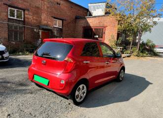 Образец цвета BEG SIGNAL RED на автомобиле - №2