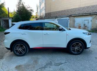 Образец цвета C01 MOONLIGHT WHITE на автомобиле - №2