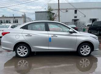 Образец цвета SA8 STAR SILVER GREY на автомобиле - №1