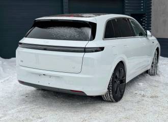 Образец цвета EA06 WHITE PEARL на автомобиле - №2