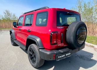 Образец цвета 1Y MARS RED на автомобиле - №3