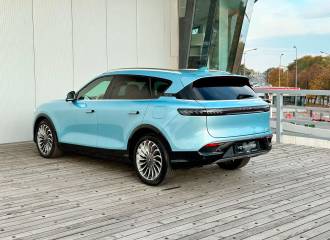 Образец цвета LT4 CLOUD BLUE на автомобиле - №2