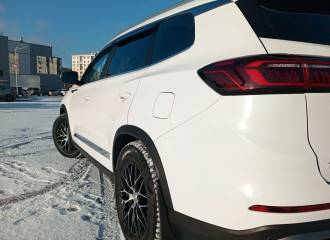 Образец цвета BW WHITE PEARL на автомобиле - №3