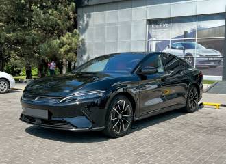 Образец цвета AA1 DARK BLACK на автомобиле - №1