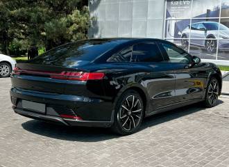 Образец цвета AA1 DARK BLACK на автомобиле - №2