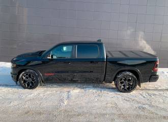 Образец цвета KXJ DIAMOND BLACK на автомобиле - №2