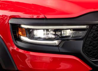 Образец цвета R4 FLAME RED на автомобиле - №1