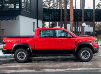 Образец цвета R4 FLAME RED на автомобиле - №2