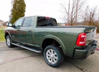 Образец цвета KFP OLIVE GREEN на автомобиле - №1