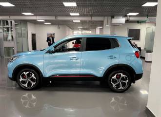 Образец цвета BLU10 ICE-WATER BLUE на автомобиле - №2