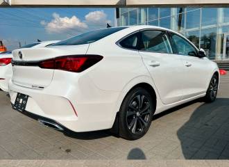 Образец цвета WB8 ICE CRYSTAL WHITE на автомобиле - №3