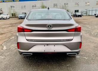 Образец цвета SG7 TITANIUM SILVER на автомобиле - №2