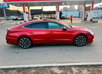 Образец цвета Y2E FLAME RED на автомобиле - №3