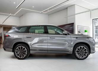 Образец цвета UF DARK GRAY на автомобиле - №3