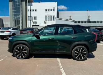 Образец цвета I33 SRUPERSONIC GREEN на автомобиле - №2