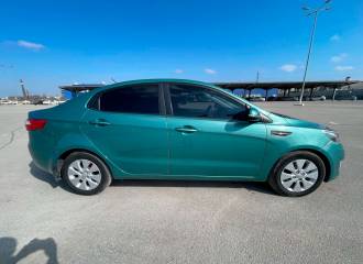 Образец цвета EMG EMERALD GREEN на автомобиле - №2