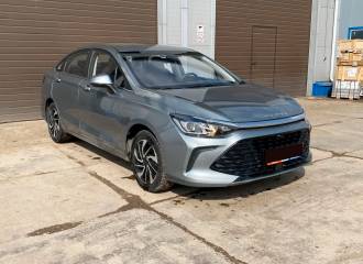 Образец цвета SILVER на автомобиле - №1