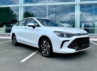 Образец цвета 082 WHITE PEARL на автомобиле - №1