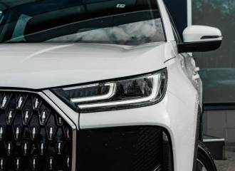 Образец цвета WHITE PEARL на автомобиле - №1