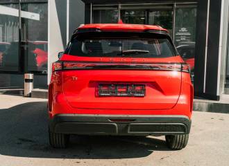 Образец цвета PLANTOM RED на автомобиле - №2