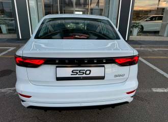 Образец цвета A08 WHITE на автомобиле - №3