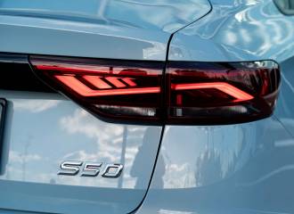 Образец цвета C46 STARRY GREY на автомобиле - №3