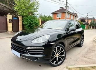 Образец цвета L041 TIEFSCHWARZ на автомобиле - №0