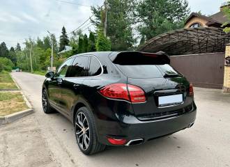 Образец цвета L041 TIEFSCHWARZ на автомобиле - №3