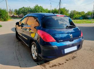 Образец цвета KPL BLEU MONTEBELLO на автомобиле - №2