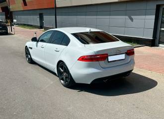 Образец цвета 1AQ YULONG/GLACIER WHITE на автомобиле - №1