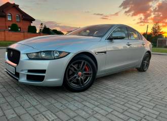 Образец цвета 1AC INDUS SILVER на автомобиле - №1