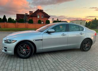 Образец цвета 1AC INDUS SILVER на автомобиле - №2