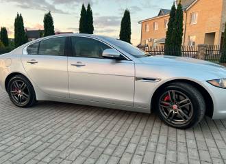 Образец цвета 1AC INDUS SILVER на автомобиле - №3