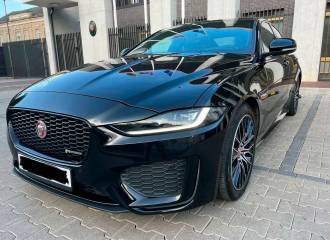 Образец цвета 1AG SANTORINI/ULTIMATE BLACK на автомобиле - №2