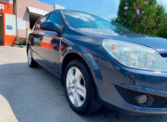 Образец цвета 168 METRO BLUE на автомобиле - №2