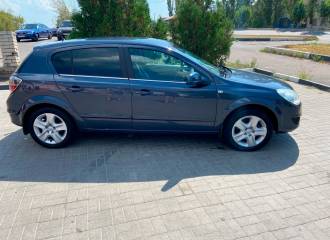 Образец цвета 168 METRO BLUE на автомобиле - №3