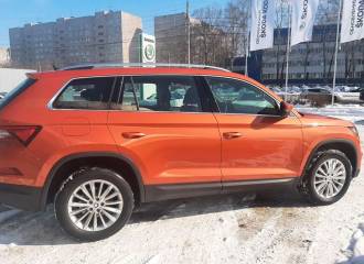 Образец цвета LP2Y ENERGETIC ORANGE на автомобиле - №2