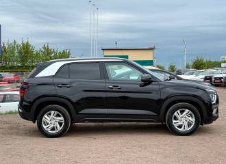 Образец цвета PHANTOM BLACK на автомобиле - №2