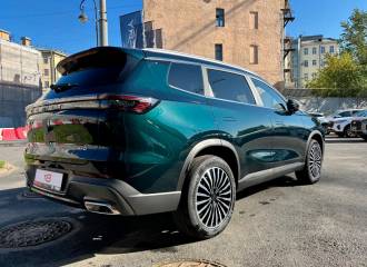 Образец цвета ИЗУМРУДНЫЙ ЗЕЛЕНЫЙ на автомобиле - №2