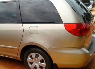 Образец цвета 4R4 BEIGE на автомобиле - №2