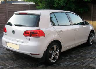 Образец цвета LB9A CANDYWEISS на автомобиле - №1