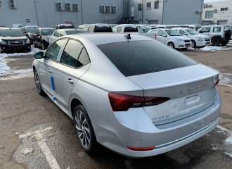 Образец цвета LA7W STRIBRNA BRILLIANT/ BRILLIANTSILBER на автомобиле - №3