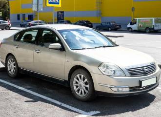 Образец цвета K32 YELLOWISH SILVER на автомобиле - №1