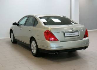 Образец цвета K32 YELLOWISH SILVER на автомобиле - №2