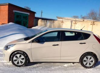 Образец цвета M2B MISTIC BEIGE на автомобиле - №2