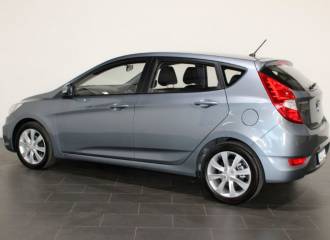 Образец цвета SS1 LAKE SILVER на автомобиле - №3